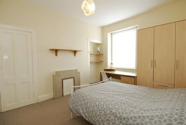 5 bed flat, Clifton Place, Greenbank, Plymouth, PL48HY - Image 2